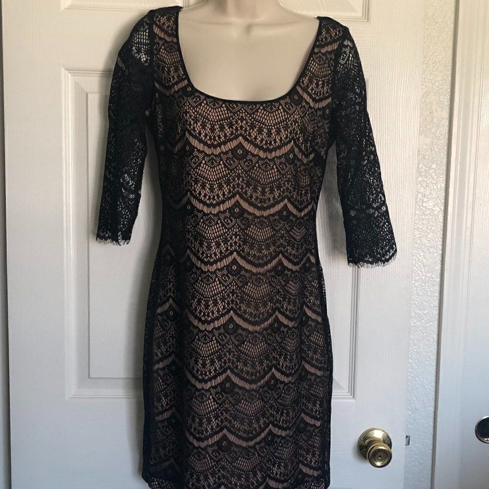 GUESS Black w/Tan Underlay Embroidered Detail Sz 8